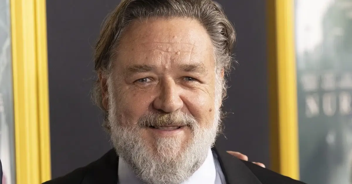 Russell Crowe atualmente em retrato recente, destaque para O Primeiro Filme de Russell Crowe e início da carreira no cinema