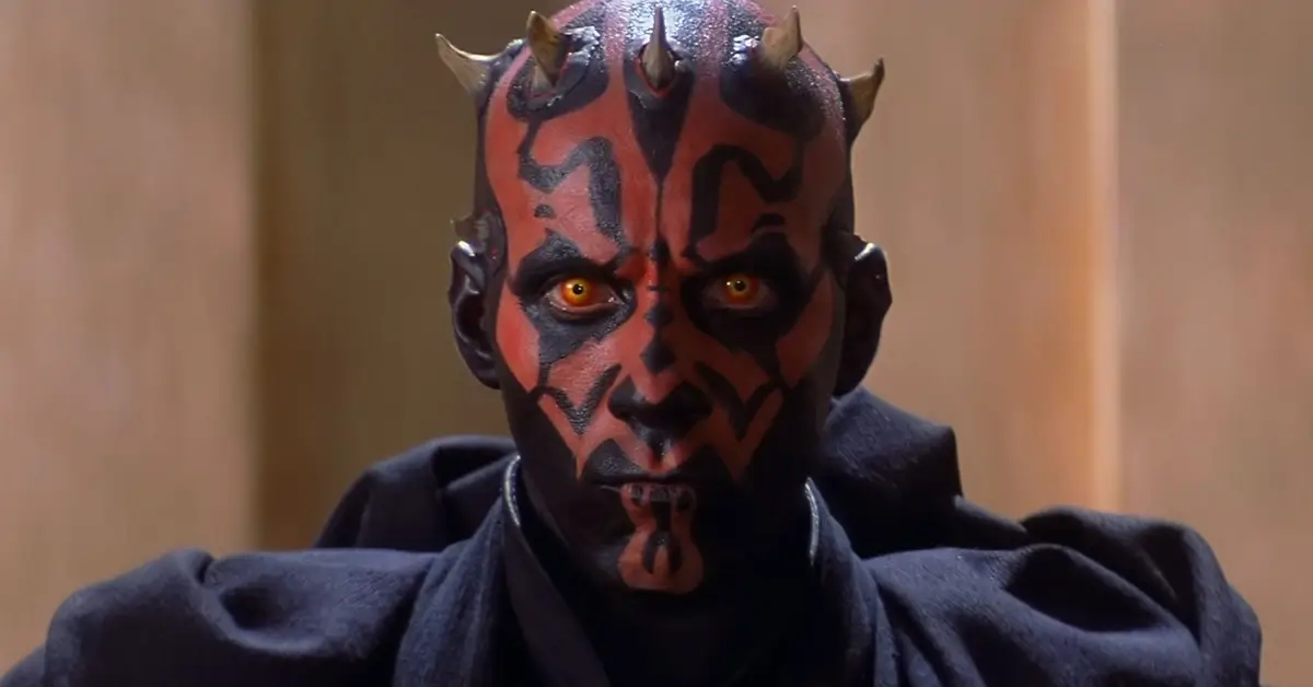 Quem é Darth Maul no universo de Star Wars: close do vilão com tatuagens Sith em A Ameaça Fantasma