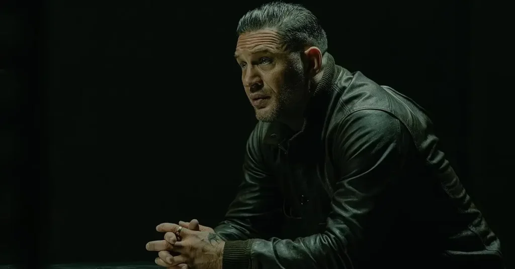 Tom Hardy em cena de Terra da Máfia (MobLand), série da Paramount+ sobre o crime organizado em Londres