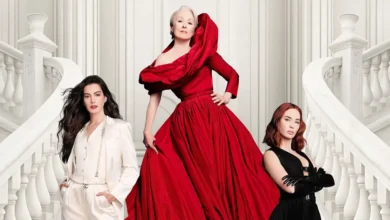 Anne Hathaway, Meryl Streep e Emily Blunt em cena do trailer final de O Diabo Veste Prada 2 (2026), reunidas em escadaria elegante
