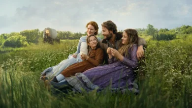 uma casa na pradaria serie netflix Cena da série Uma Casa na Pradaria (Little House on the Prairie), produção original da Netflix baseada nos romances autobiográficos de Laura Ingalls Wilder. Na imagem, Luke Bracey, Crosby Fitzgerald, Alice Halsey e Skywalker Hughes aparecem reunidos em um campo, representando a vida familiar no interior dos Estados Unidos no século XIX.