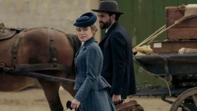 Florence Pugh e Christopher Abbott em cena da série A Leste do Éden (2026), da Netflix