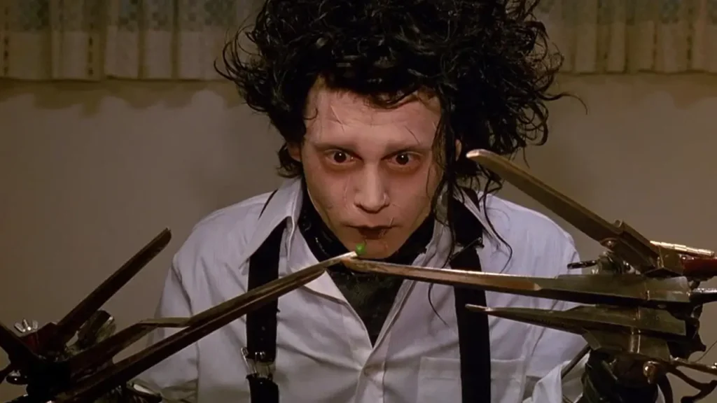 Edward Mãos de Tesoura, personagem interpretado por Johnny Depp no clássico gótico de Tim Burton lançado em 1990
