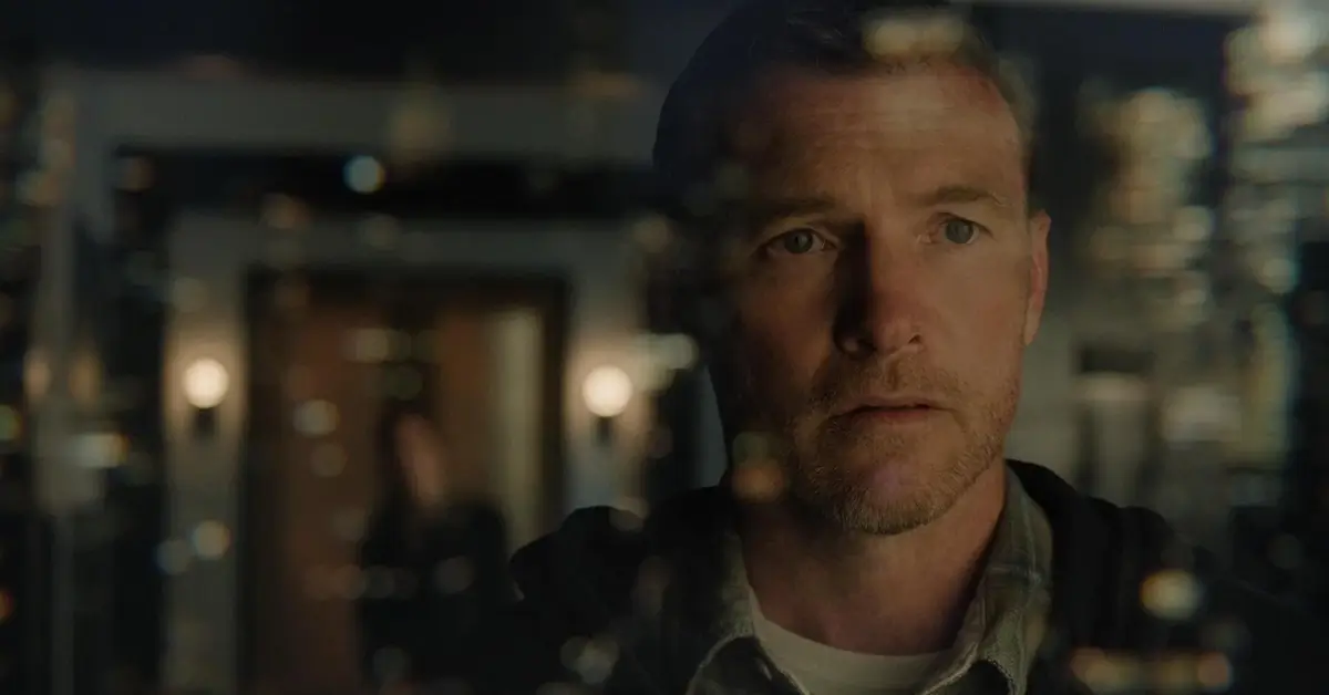 Sam Worthington em cena da minissérie Eu Vou Te Encontrar (I Will Find You), produção original da Netflix com estreia marcada para 18 de junho de 2026.