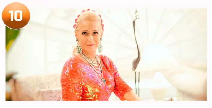 Andrea Beltrão caracterizada como Hebe Camargo no filme Hebe: A Estrela do Brasil (2019), dirigido por Maurício Farias.