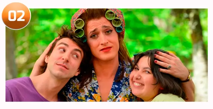 Mariana Xavier, Rodrigo Pandolfo e Cacau Protásio em cena da comédia brasileira Minha Mãe É Uma Peça 3 (2019).