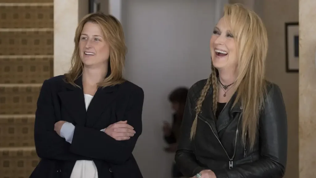Meryl Streep e Mamie Gummer em cena de Ricki and the Flash: De Volta pra Casa (2015), filme em que mãe e filha interpretam mãe e filha na ficção.