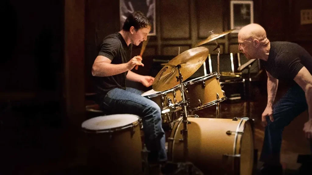 Miles Teller e J. K. Simmons em cena do filme Whiplash: Em Busca da Perfeição (2014)