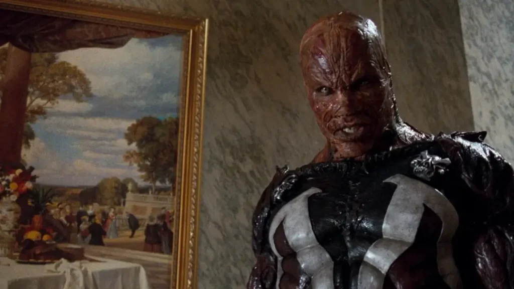 Spawn desfigurado em cena do filme Spawn – O Soldado do Inferno (1997), adaptação dos quadrinhos estrelada por Michael Jai White.