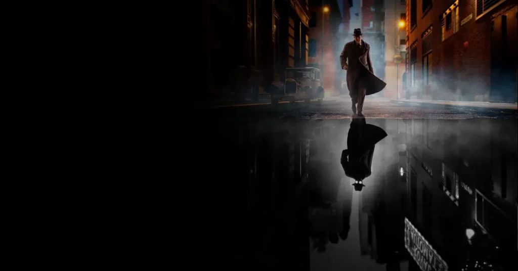 Visual comparativo de Spider-Noir destaca a estética noir da série estrelada por Nicolas Cage, disponível em versões preto e branco e colorida.