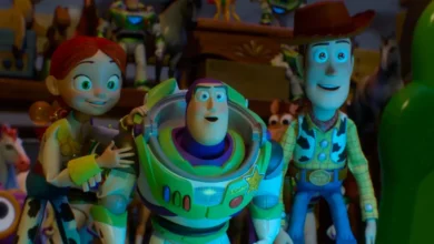 Bilheteria de Toy Story 5: Woody, Buzz Lightyear e Jessie em uma cena de Toy Story 5, filme da Pixar que lidera as bilheterias mundiais em 2026.