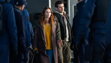 Emily Blunt e Josh O'Connor protagonizam uma das cenas centrais do filme Dia D (2026), destaque do elenco de Dia D