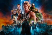 Príncipe Adam, Esqueleto e outros personagens de Mestres do Universo (2026) diante dos cenários de Eternia.