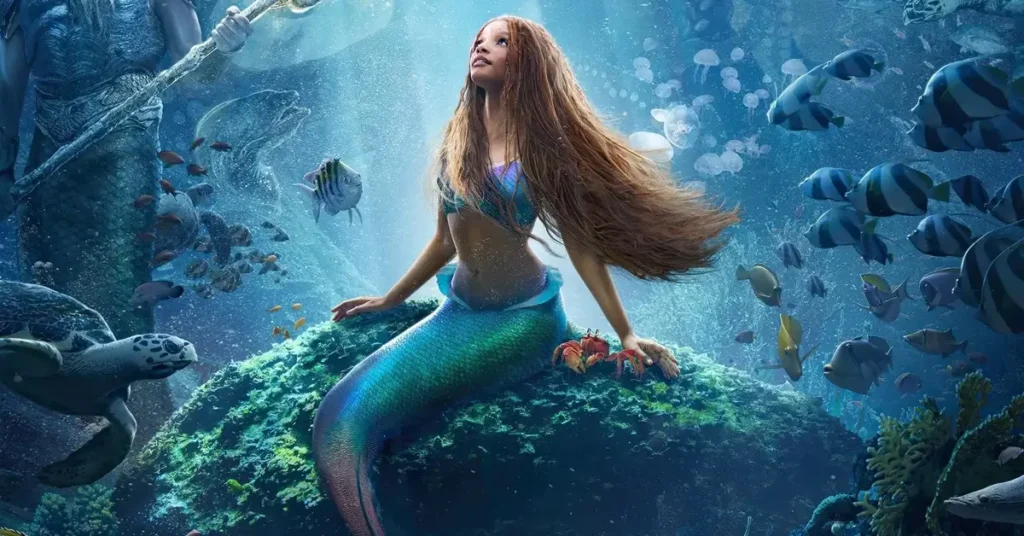 Halle Bailey como Ariel em cena subaquática do live-action de A Pequena Sereia.