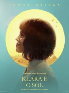 Pôster de Klara e o Sol (2026) com Jenna Ortega em destaque, exibindo o perfil da personagem diante de um grande sol amarelo em um cartaz oficial do filme.