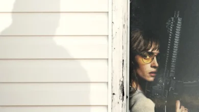 Adria Arjona em cena do Trailer de Onslaught, suspense de ação e terror dirigido por Adam Wingard, previsto para estrear em 2026.