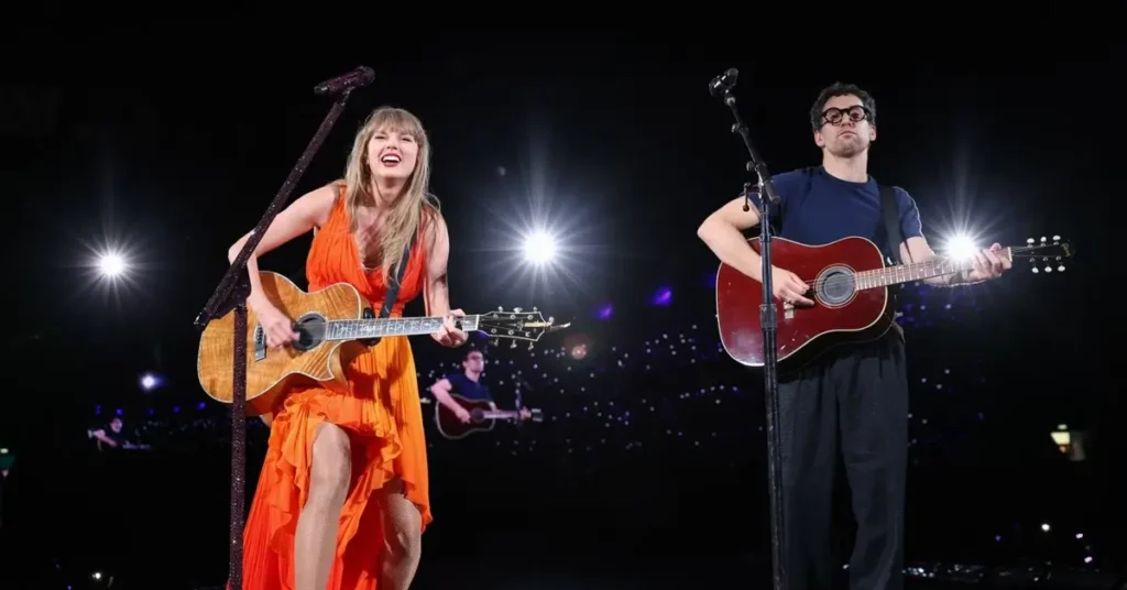 Taylor Swift e Jack Antonoff se apresentam juntos no palco da Eras Tour, parceria criativa responsável pela música “I Knew It, I Knew You”, de Toy Story 5.