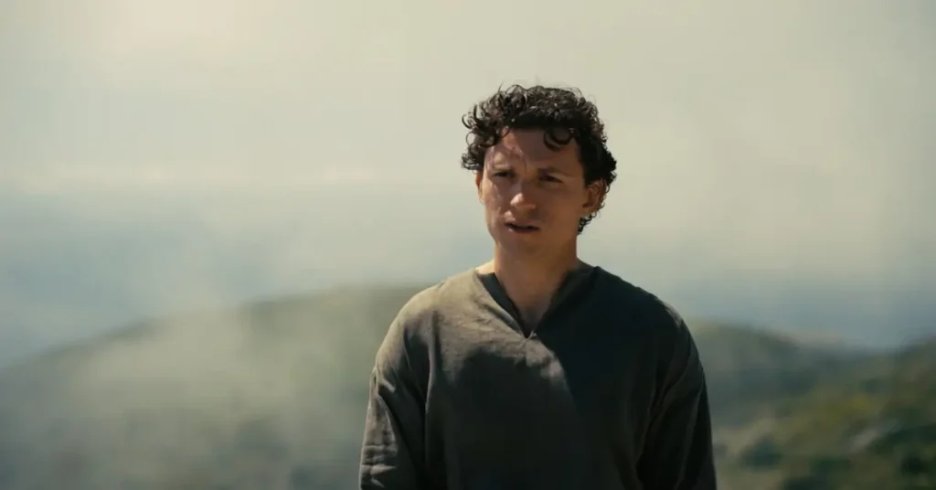 Tom Holland como Telêmaco em cena de A Odisseia, adaptação cinematográfica dirigida por Christopher Nolan baseada na obra de Homero.