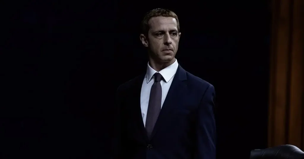 Trailer de O Outro Lado das Redes mostra Jeremy Strong como Mark Zuckerberg em cena do aguardado filme de Aaron Sorkin.