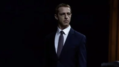 Trailer de O Outro Lado das Redes mostra Jeremy Strong como Mark Zuckerberg em cena do aguardado filme de Aaron Sorkin.