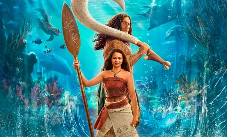 Catherine Laga’aia e Dwayne Johnson como Moana e Maui em cena promocional do Trailer Final de Moana (2026), cercados por criaturas marinhas e paisagens subaquáticas.