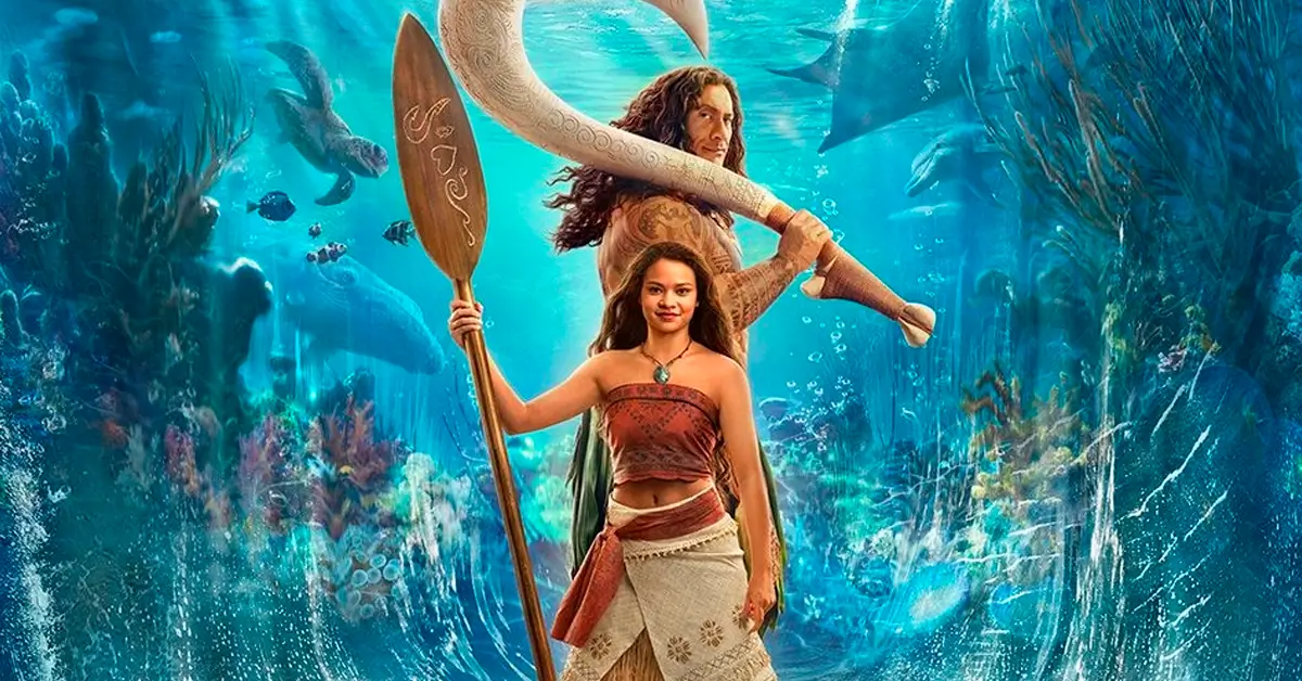 Catherine Laga’aia e Dwayne Johnson como Moana e Maui em cena promocional do Trailer Final de Moana (2026), cercados por criaturas marinhas e paisagens subaquáticas.