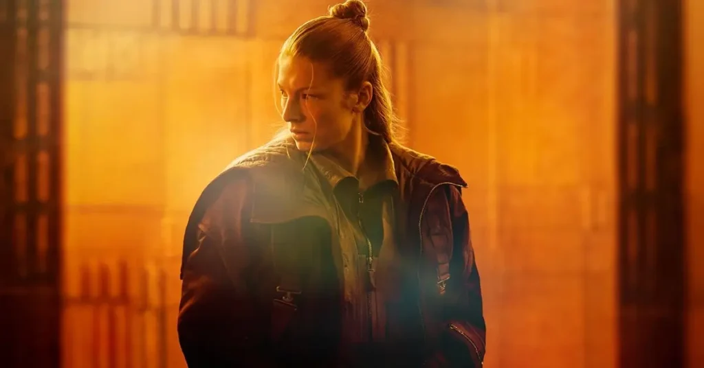 Hunter Schafer como Cora em Blade Runner 2099, em cena do primeiro teaser oficial da minissérie do Prime Video ambientada em uma Los Angeles futurista.