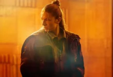 Hunter Schafer como Cora em Blade Runner 2099, em cena do primeiro teaser oficial da minissérie do Prime Video ambientada em uma Los Angeles futurista.