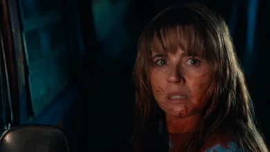 Linda Cardellini interpreta Pamela Voorhees no primeiro teaser de Crystal Lake, série prelúdio de Sexta-Feira 13 produzida pela A24 para o Peacock.
