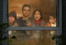 Cena de A Última Casa, thriller de ficção científica estrelado por Wagner Moura e Greta Lee, um dos filmes da Netflix em agosto de 2026.