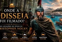Arte destacando as locações de A Odisseia, mostrando Odisseu e os principais países onde Christopher Nolan filmou o épico de 2026, incluindo Itália, Grécia, Marrocos, Islândia, Escócia e Saara Ocidental.