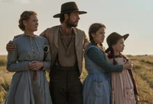 Personagens de Uma Casa na Pradaria: Caroline, Charles, Mary e Laura Ingalls reunidos nas pradarias