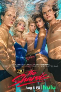 Pôster oficial da série The Shards, com Homer Gere, Hayes Warner, Graham Campbell, Kaia Gerber e Igby Rigney submersos em uma piscina. A produção é criada por Ryan Murphy e estreia em 5 de agosto no FX e Hulu.