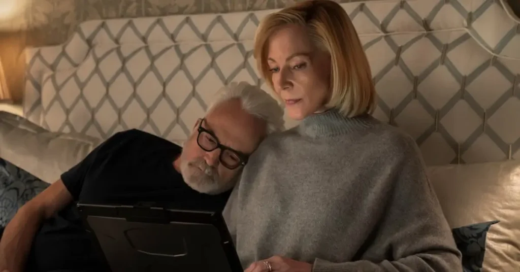 Allison Janney e Bradley Whitford em cena da 4ª temporada de A Diplomata
