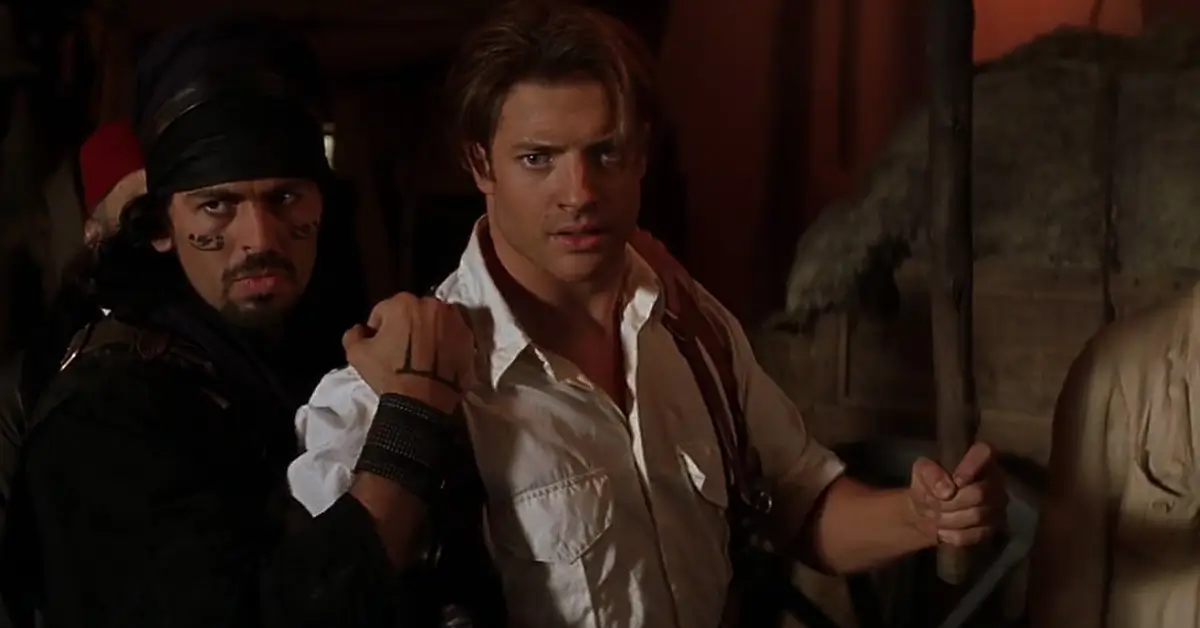 a mumia 4 retorno elenco classico rick oconnell beni ardeth bay Brendan Fraser e Oded Fehr em cena de A Múmia (1999), personagens que retornarão em A Múmia 4.