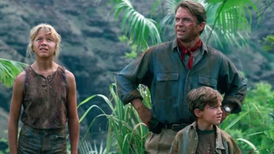 Alan Grant, Lex Murphy e Tim Murphy sobrevivem aos ataques dos dinossauros em uma cena de Jurassic Park: O Parque dos Dinossauros (1993).