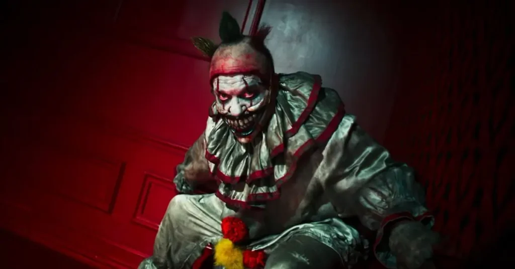 American Horror Story: 13 apresenta Twisty, o palhaço, em cena sombria do crossover entre personagens de diferentes temporadas