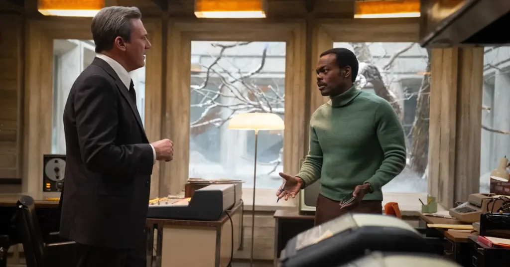 Jon Hamm e William Jackson Harper em American Hostage
