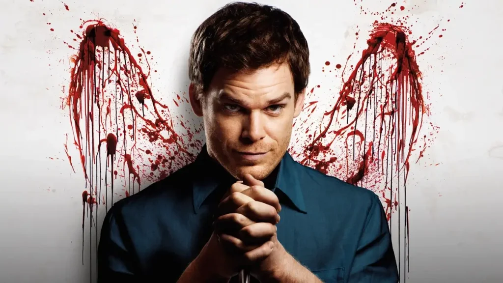 Dexter Morgan em primeiro plano ao lado de Harry Morgan na 6ª temporada de Dexter