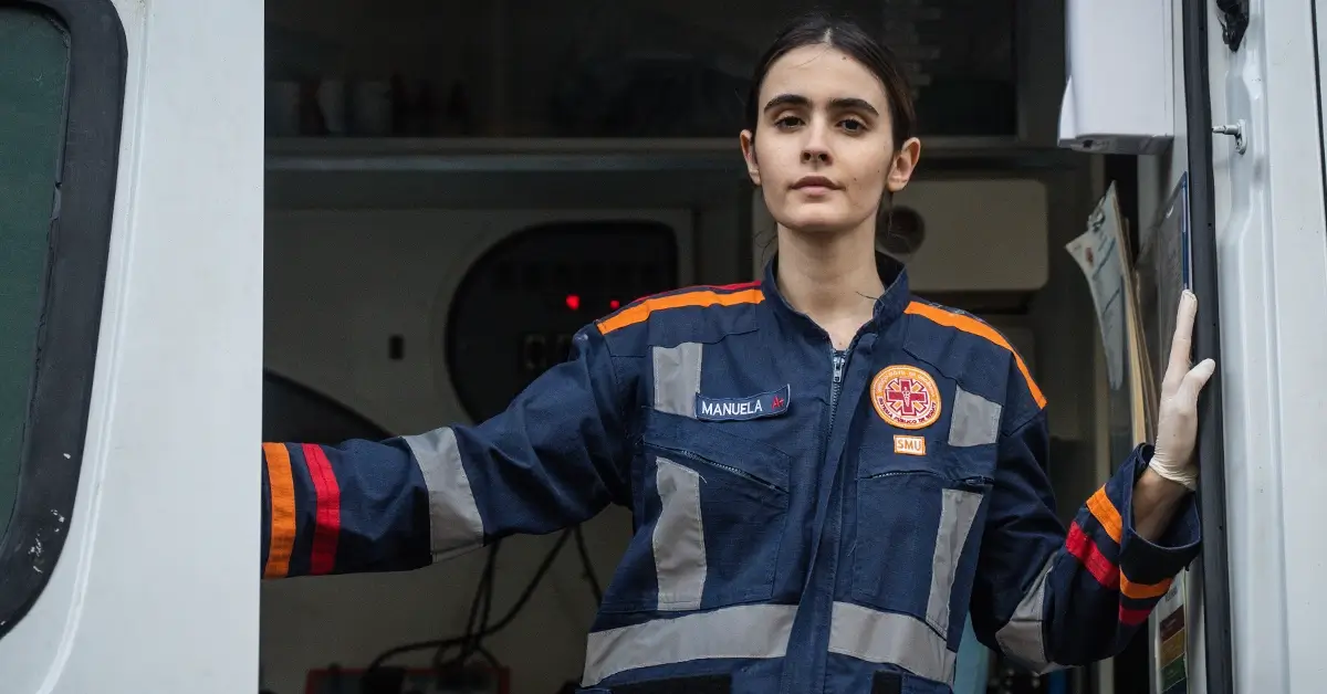Valentina Herszage como Manuela em Emergência 53, nova série original do Globoplay