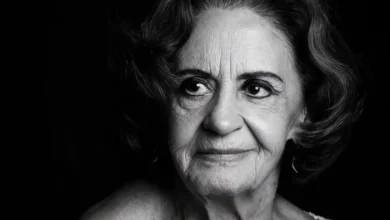 Laura Cardoso em retrato preto e branco; atriz morreu aos 98 anos em agosto de 2026, após mais de oito décadas de carreira no teatro, cinema e televisão brasileira.