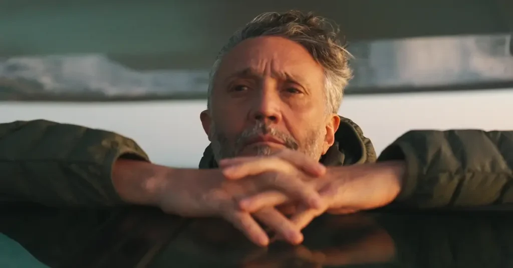 Fito Páez aparece em cena do documentário Fito Páez: O Mundo Cabe em Uma Canção, produção da Netflix que revisita a vida e a carreira do músico argentino.