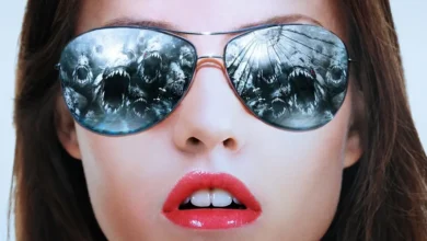 Danielle Panabaker em Piranhas 3DD usando óculos que refletem um cardume de piranhas