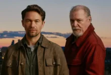 Peter Andersson e Jakob Oftebro em cena da série Sacrifício de Sangue (2026), suspense policial da Netflix que estreia em 20 de agosto de 2026.