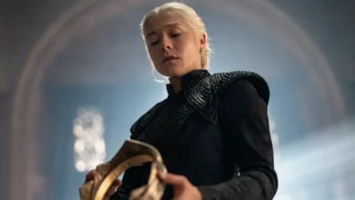 Rhaenyra Targaryen segura sua coroa em cena do teaser do episódio final da 3ª temporada de A Casa do Dragão, divulgado pela HBO Max.