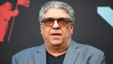 Vincent Pastore durante evento em tapete vermelho. Ator de Sopranos morreu aos 80 anos, conforme confirmado por seu empresário.