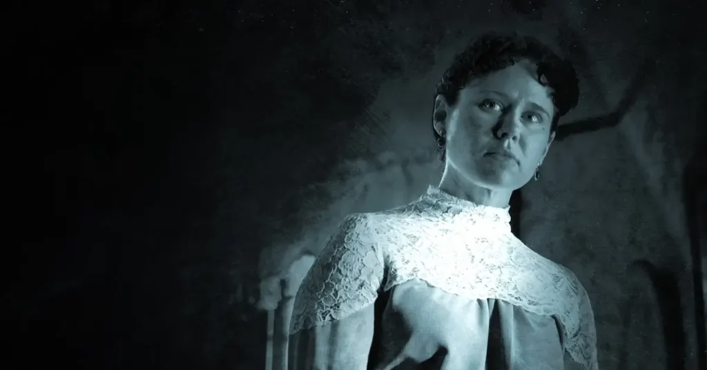 Stephanie Wyatt interpreta Lizzie Borden em A Maldição de Lizzie Borden