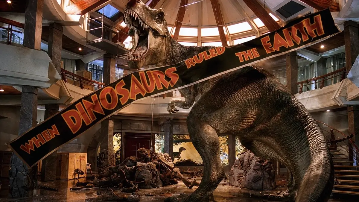 Cena de Jurassic Park com Tiranossauro Rex, filme que marcou a bilheteria de Jurassic Park