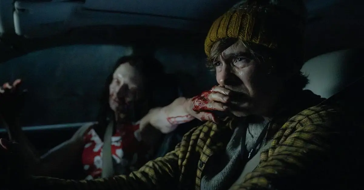 Bilheteria de Resident Evil: Andrea Miltner e Austin Abrams em cena do filme de 2026
