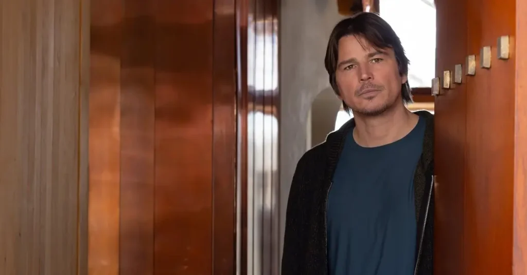 Josh Hartnett como Jeremy Crawford em Verity